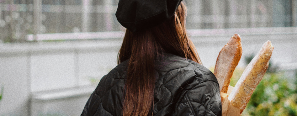 picture, woman carrying two baguettes and wearing a beret