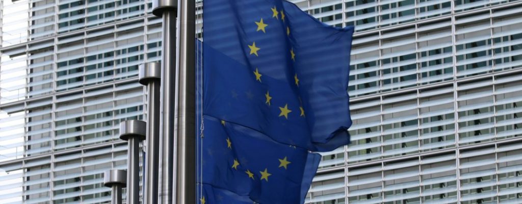 the flag rank outside the Berlaymont building